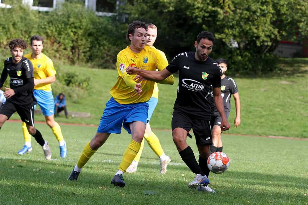 El Mehdi Berrada-Rkhami (re, MED SV) gegen Michael Clausen (Barkelsbyer SV). © 2024 Ismail Yesilyurt El Mehdi Berrada-Rkhami (re, MED SV) gegen Michael Clausen. © 2024 Ismail Yesilyurt