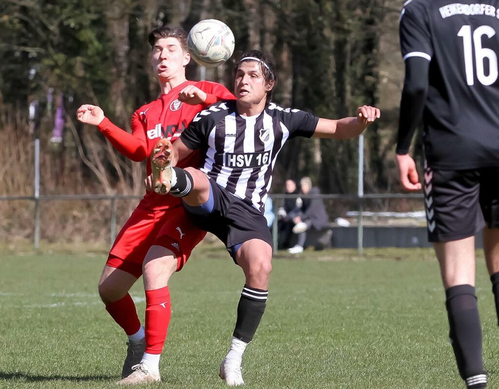 Mervan Faris (vorne, HSV) gelang in Unterzahl der Anschlusstreffer, der nur wenig einbrachte trotz nervöser Gastgeber. © Ismail Yesilyurt