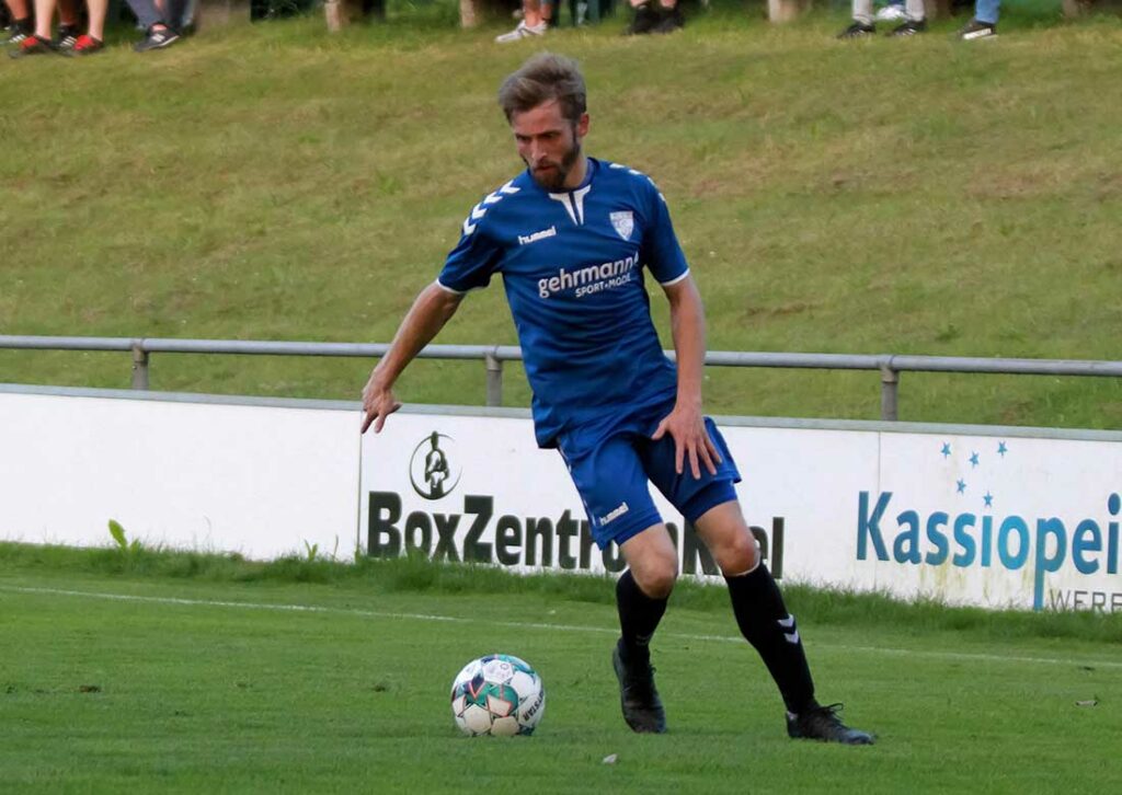 Heiner Boeck (TSV Plön) und die Blues blieben weit unter ihren Erwartungen und vorhandenem Potenzial beim 0:4 bei der FSG Saxonia (Archivfoto). Quelle: Ismail Yesilyurt