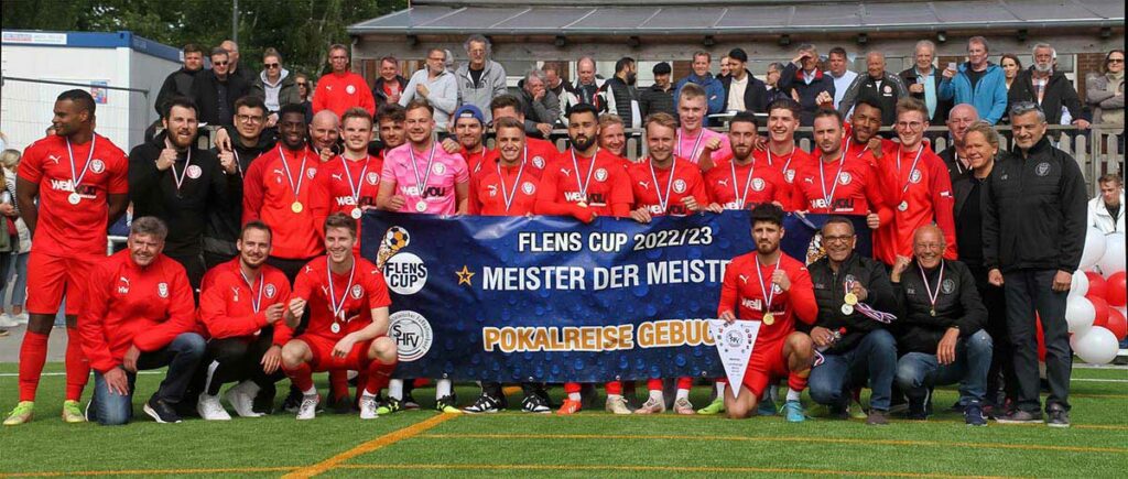 Die Meisterschale im Gepäck wartete die schleswig-holsteinische Champions-League Flens-Cup in Malente. Die Meisterschale im Gepäck wartete die schleswig-holsteinische Champions-League Flens-Cup in Malente. © Ismail Yesilyurt