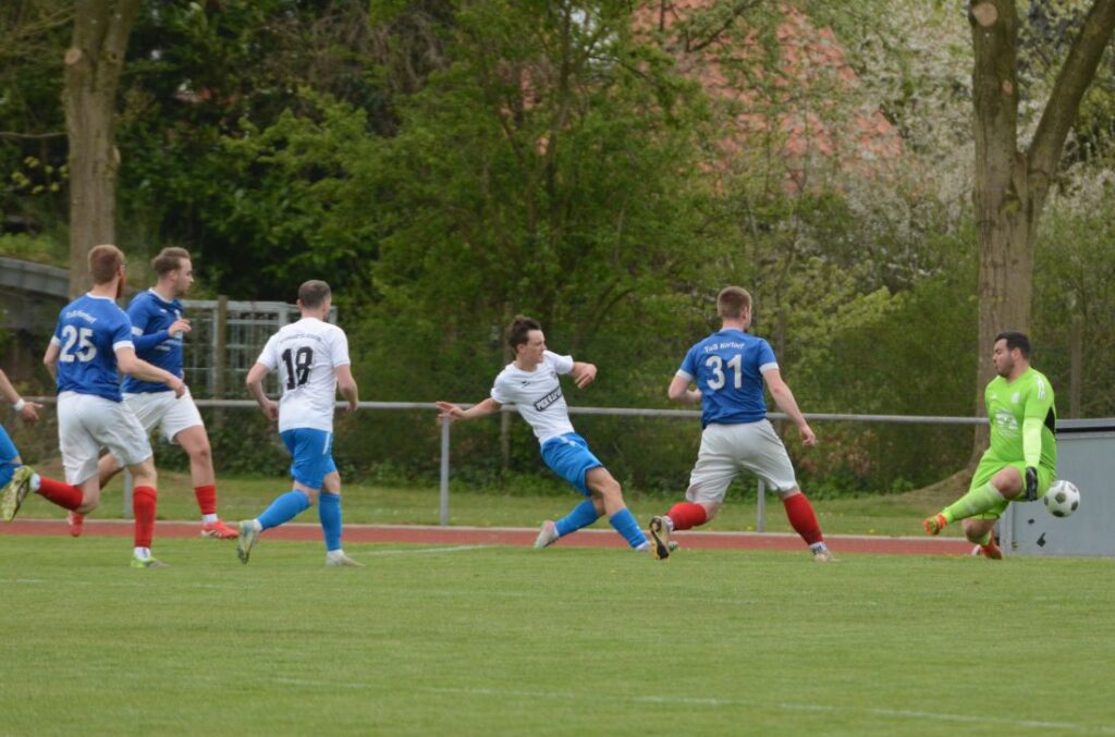 Jaden Döbler erzielt den zweiten Treffer für den SV Bönebüttel-Husberg. © 2026 Olaf Wegerich Jaden Döbler erzielt den zweiten Treffer für den SV Bönebüttel-Husberg. © 2026 Olaf Wegerich