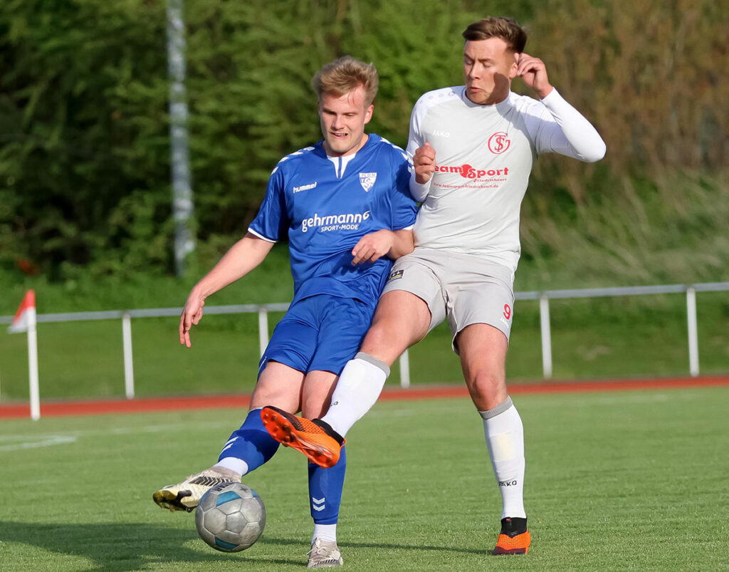 Fynn Krahl (re., TSG Concordia Schönkirchen) spielt in der neuen Saison 2022-23 beim TSV Klausdorf. © Ismail Yesilyurt