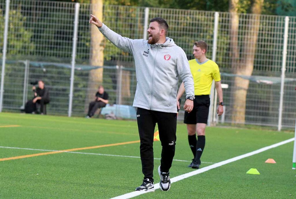 War mit der Leistung seines Teams zufrieden – Nicola Soranno (Trainer FC Kilia Kiel). © 2023 Ismail Yesilyurt War mit der Leistung seines Teams zufrieden - Nicola Soranno (Trainer FC Kilia Kiel). © 2023 Ismail Yesilyurt