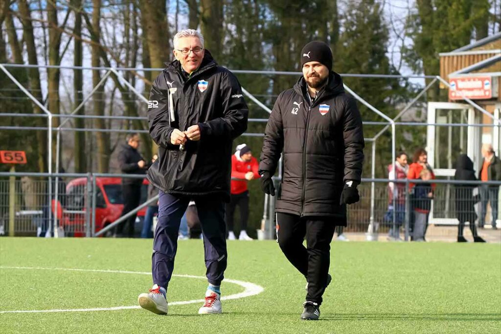 Was lassen sich Cheftrainer Mikki Mladenovic (li.) und Co Samed Erol im Abstiegskampf einfallen? © 2024 Ismail Yesilyurt