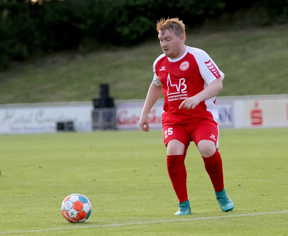 Jan-Niclas Bräunling bereitete die erste Führung für den TSV Bordesholm vor. Jan-Niclas Bräunling bereitete die erste Führung für den TSV Bordesholm vor. © Ismail Yesilyurt