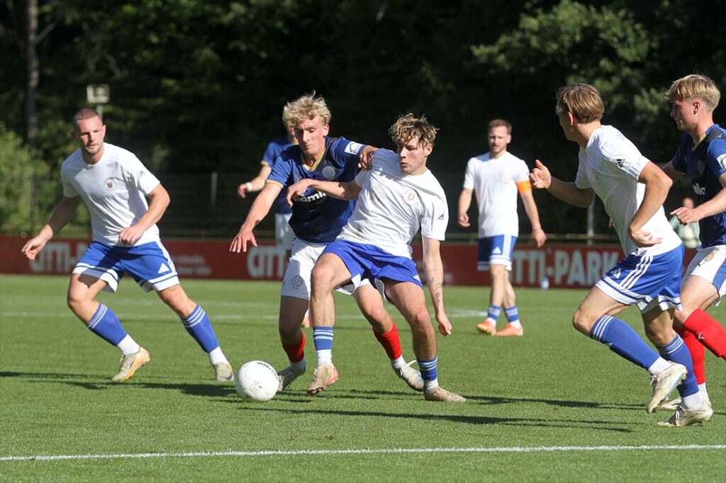 Szene aus dem Spiel zwischen Holstein Kiel II und Oldenburger SV. © 2025 Ismail Yesilyurt Szene aus dem Spiel zwischen Holstein Kiel II und Oldenburger SV. © 2025 Ismail Yesilyurt