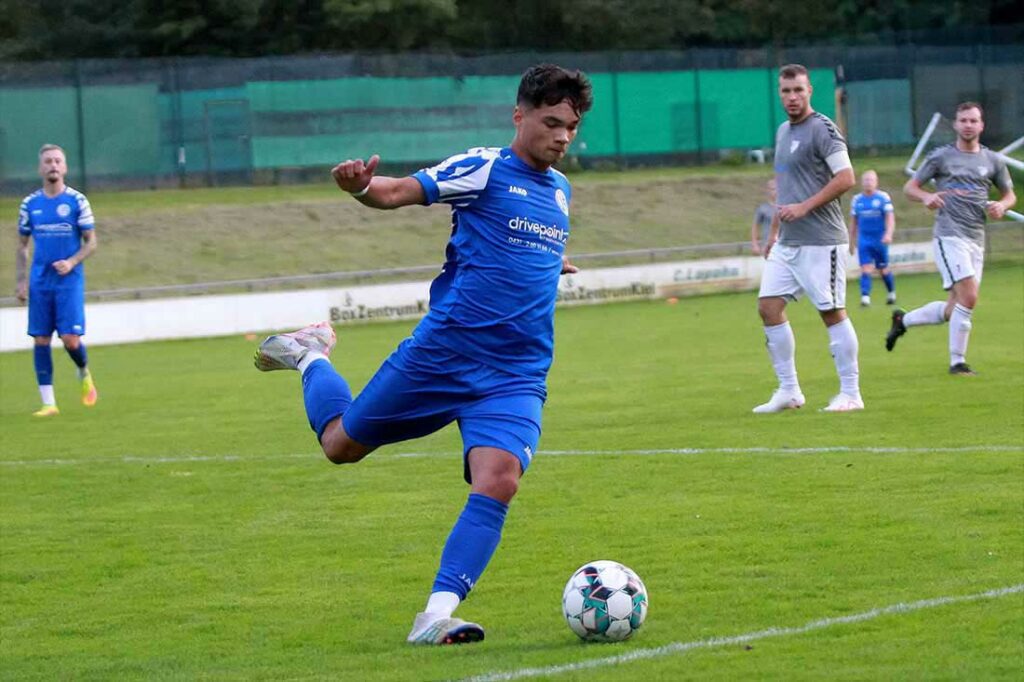 Klaus-Kunakorn Poweleit (VfB Kiel) bringt den VfB erneut in Führung. © 2023 Ismail Yesilyurt Klaus-Kunakorn Poweleit (VfB Kiel) bringt den VfB erneut in Führung. © 2023 Ismail Yesilyurt