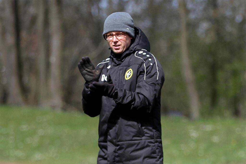 Dannie Osterhoff, Trainer des Wiker SV, durfte oft seinem Team Beifall spenden. Dannie Osterhoff, Trainer des Wiker SV, durfte oft seinem Team Beifall spenden. © Ismail Yesilyurt