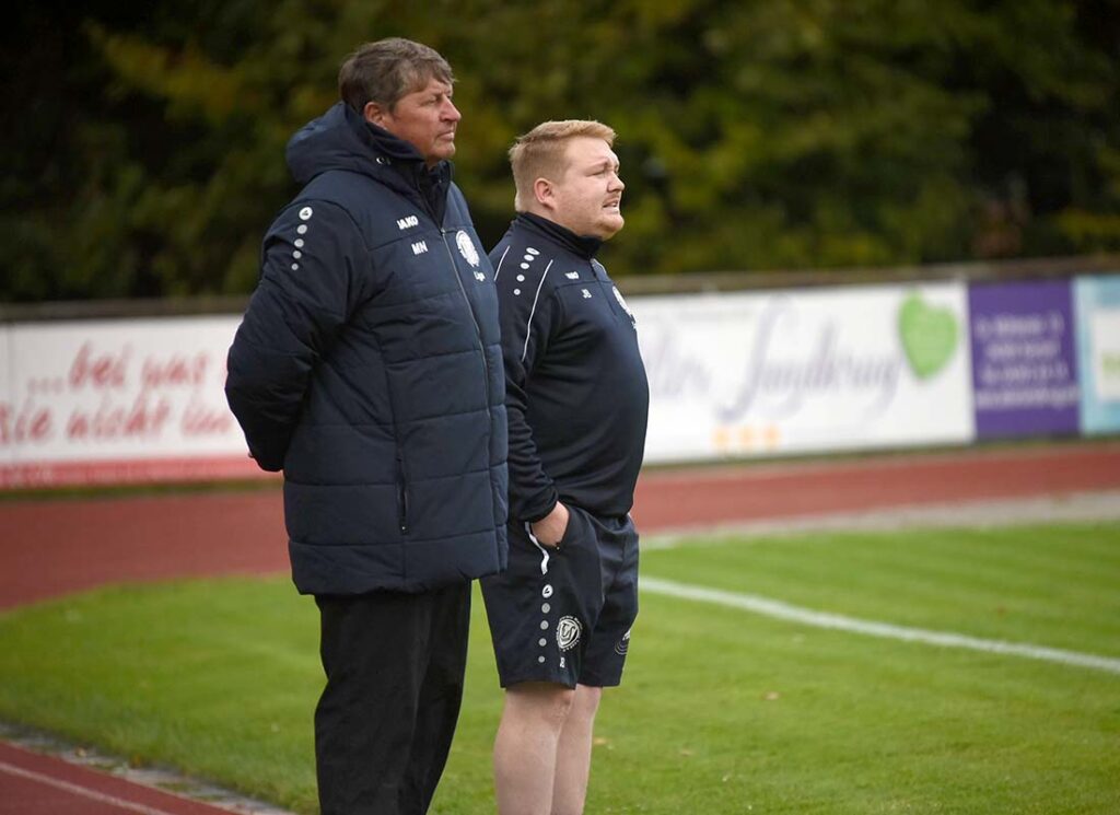 Rechts Jan-Niclas Bräunling und Co Michael Nordheim mussten in Schönberg zittern. © 2025 Olaf Wegerich Rechts Jan-Niclas Bräunling und Co Michael Nordheim mussten in Schönberg zittern. © 2025 Olaf Wegerich