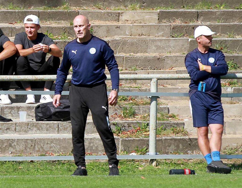 Women-Coach Bernd Begunk (li.) nahm in der Pause einige Umstellungen vor (Archivfoto). Quelle: Ismail Yesilyurt Women-Coach Bernd Begunk (li.) nahm in der Pause einige Umstellungen vor (Archivfoto). Quelle: Ismail Yesilyurt