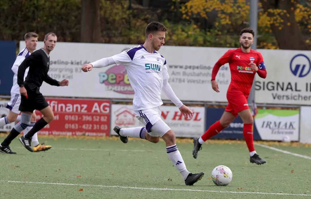 Sean Vinberg (VfR Neumünster) erzielt einen Doppelpack und verpasst einen Hattrick. © 2023 Ismail Yesilyurt Sean Vinberg (VfR Neumünster) erzielt einen Doppelpack und verpasst einen Hattrick. © 2023 Ismail Yesilyurt