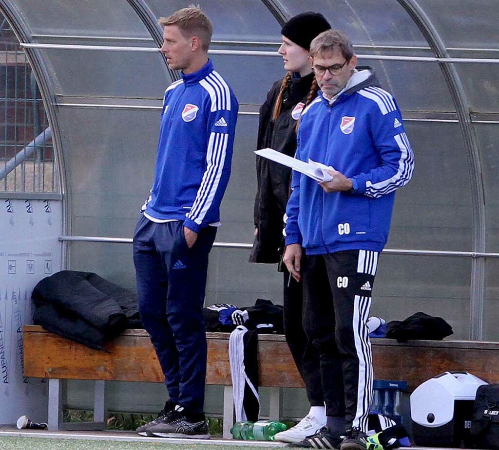 In der Winterpause ist vom Trainergespann Timo Bruns (li.) und Horst Nordbeck viel psychologische Arbeit gefragt . © Ismail Yesilyurt
