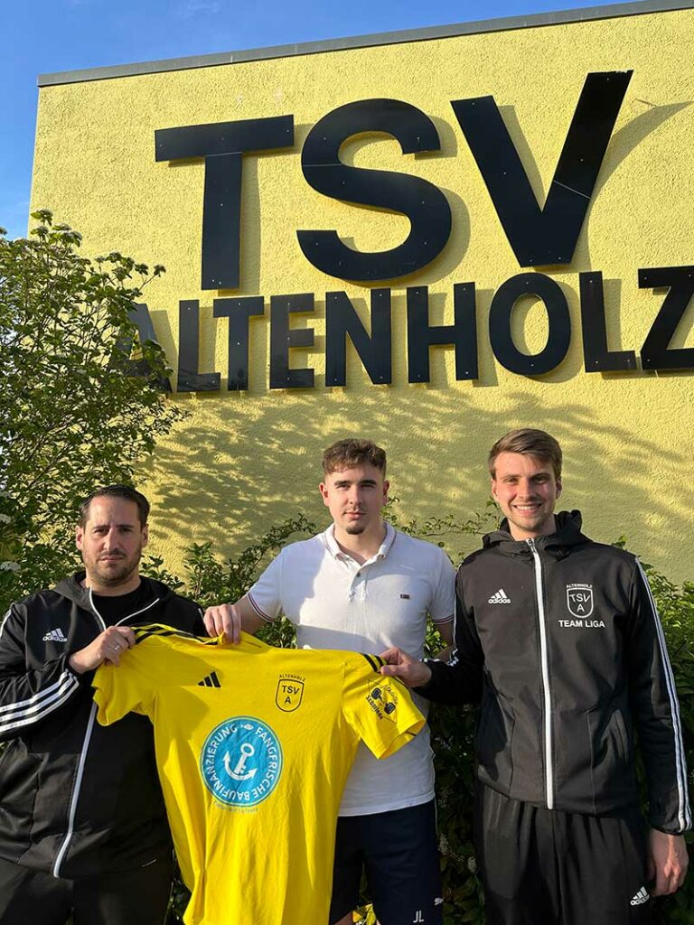 Justus Leip mit Manuel Rümmeli (li.) und Frederick Asmussen (re.). © 2023 TSV Altenholz TSV Altenholz Transfer Justus Leip (li.) mit Manuel Rümmeli und Frederick Asmussen (re.). © 2023 TSV Altenholz