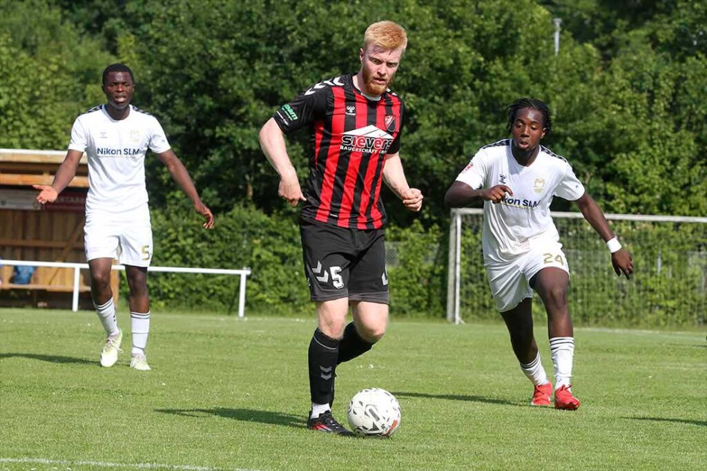 Jark Decker (TSV Kropp) ist mit seinem Stellungsspiel und seiner Spielintelligenz sehr wertvoll für die Abwehrkette. © 2025 Ismail Yesilyurt 