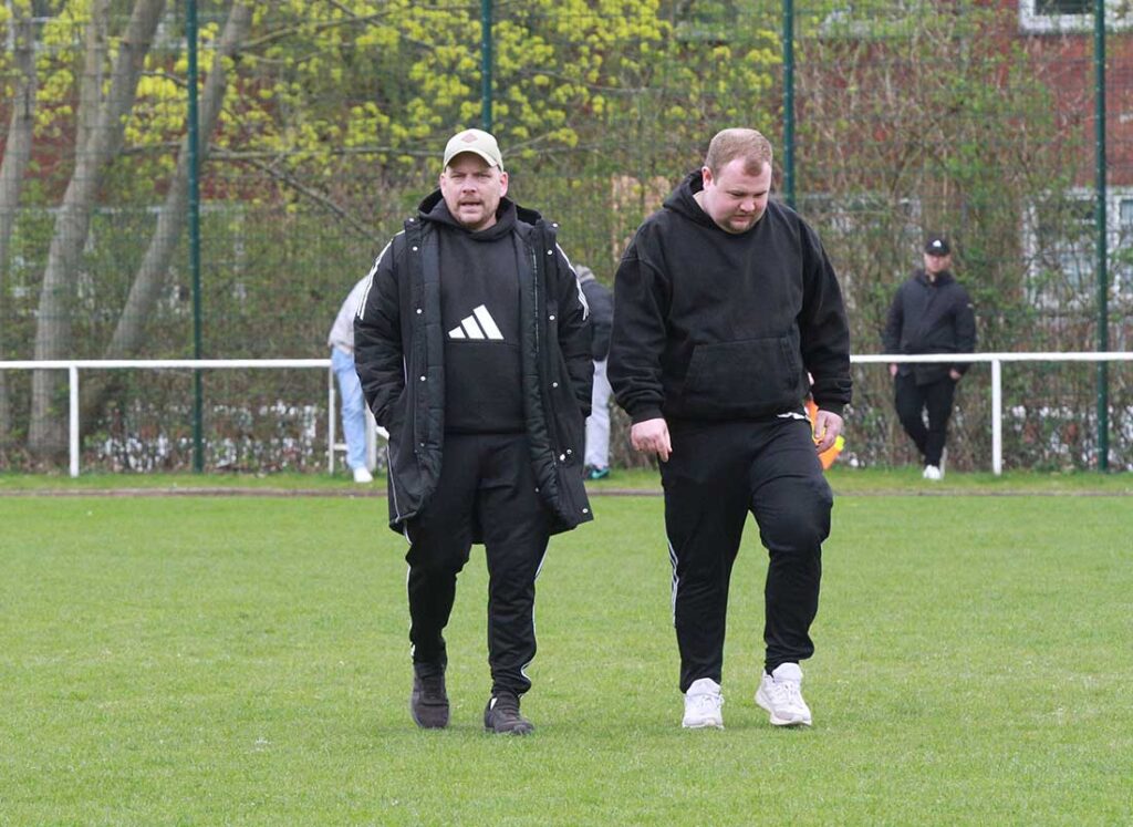 Das Heikendorfer Trainergespann Mark Hungerecker (li.) und Linus Krebs bleibt weiter auf Kurs. © 2026 Ismail Yesilyurt
