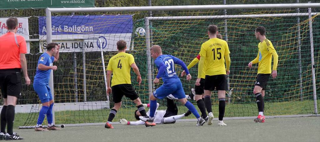 Ganz einfach! So fällt das 2:0. Torschütze Tim Asmussen (TSV Friedrichsberg-Busdorf)dreht jubelnd ab nach seinem Schuss unter die Latte. © 2023 Ismail Yesilyurt