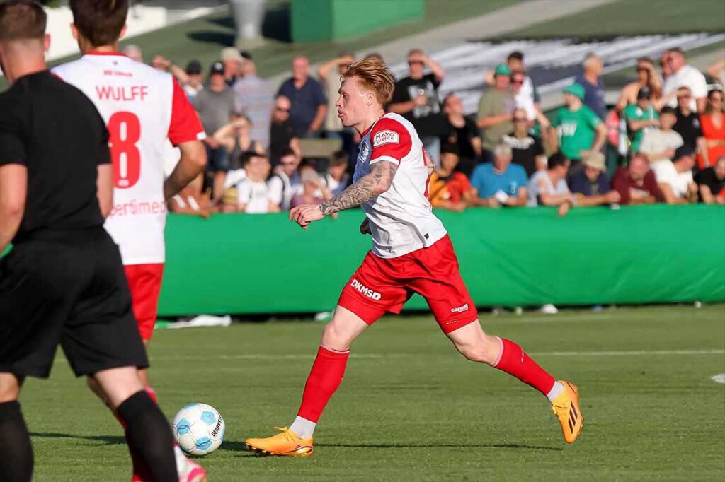 Leon Sommer (VfB Lübeck) hatte beim TSV Havelse die Chance für den Lucky Punch. © 2024 Ismail Yesilyurt (Archivfoto) Leon Sommer (VfB Lübeck) hatte beim TSV Havelse die Chance für den Lucky Punch. © 2024 Ismail Yesilyurt