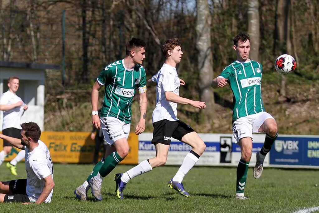 Nick Neca (re.), hier noch im Dienst des VfB Lübeck II, setzte offensive Akzente für den VfR Neumünster. © 2022 Ismail Yesilyurt