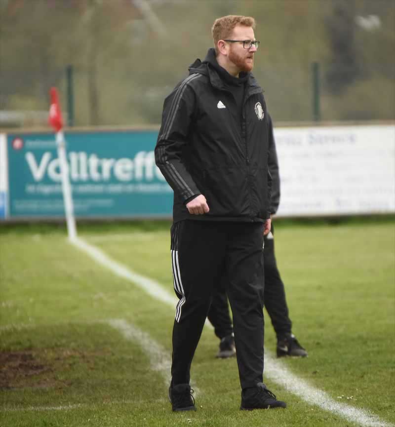 Trainer Fabian Doege (TuS Nortorf) hat das verflixte 7. Jahr hinter sich. © 2023 Olaf Wegerich Trainer Fabian Doege (TuS Nortorf) hat das verflixte 7. Jahr hinter sich. © 2023 Olaf Wegerich