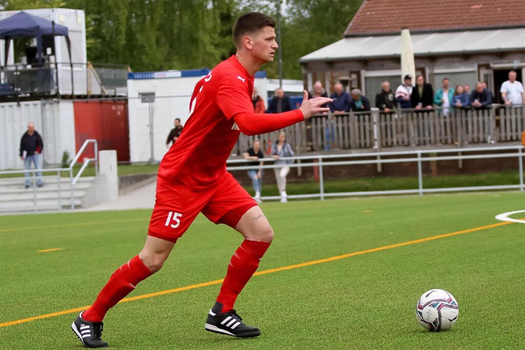 Florian Foit (Kapitän FC Kilia Kiel). Florian Foit (Kapitän FC Kilia Kiel).