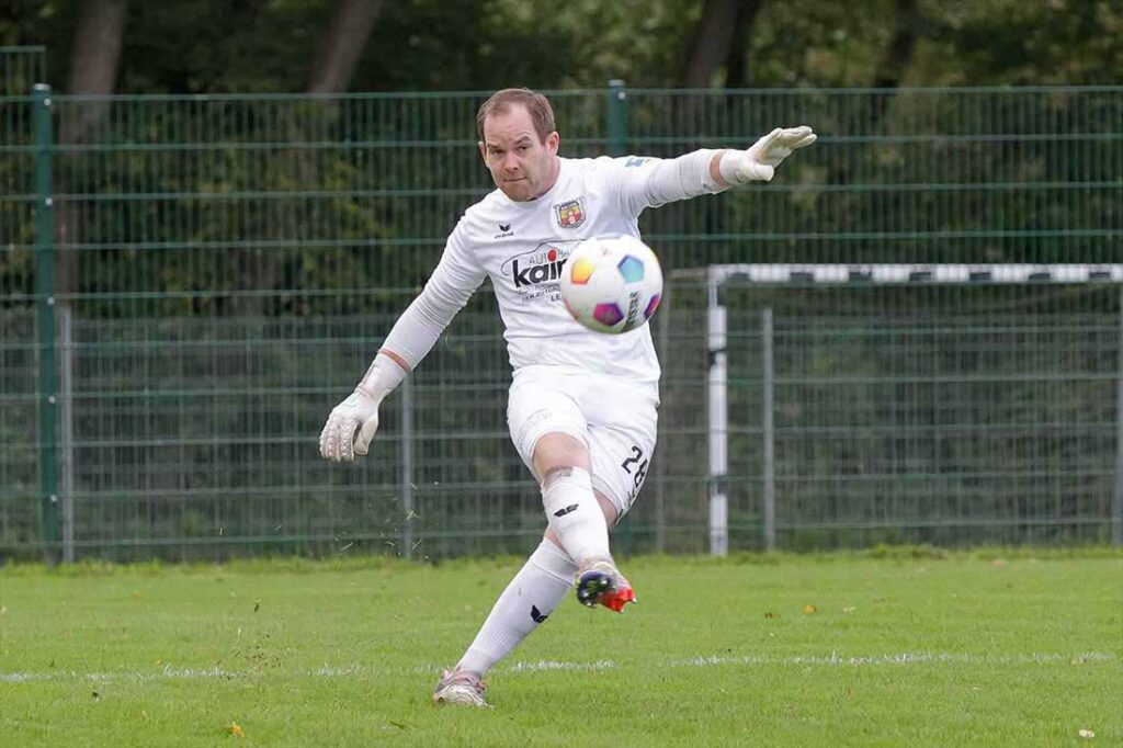 Frisia-Keeper Lars Christiansen steht in der 2. Halbzeit nicht oft im Mittelpunkt. © 2023 Ismail Yesilyurt Frisia-Keeper Lars Christiansen steht in der 2. Halbzeit nicht oft im Mittelpunkt. © 2023 Ismail Yesilyurt