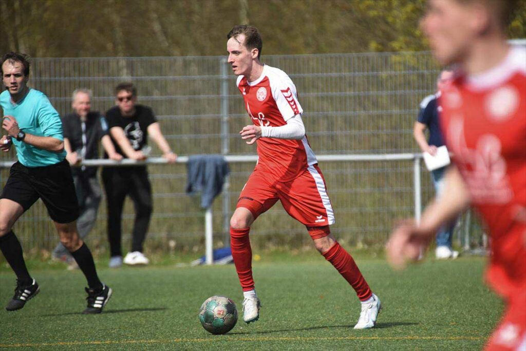 Aaron Meyerfeldt (TSV Bordesholm) gelingt ein schneller Doppelpack. © 2023 Olaf Wegerich Aaron Meyerfeldt (TSV Bordesholm) gelingt ein schneller Doppelpack. © 2023 Olaf Wegerich