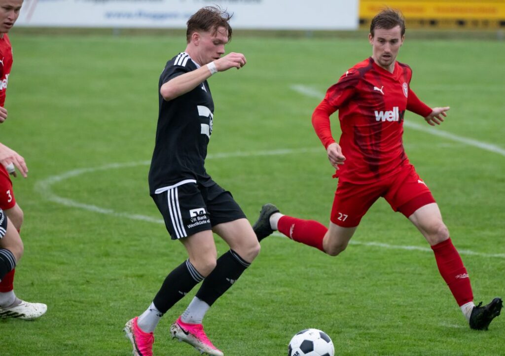 Mathis Harms (Heider SV) krönte seine herausragende Leistung mit dem dritten Treffer. © 2026 Volker Schlichting.
