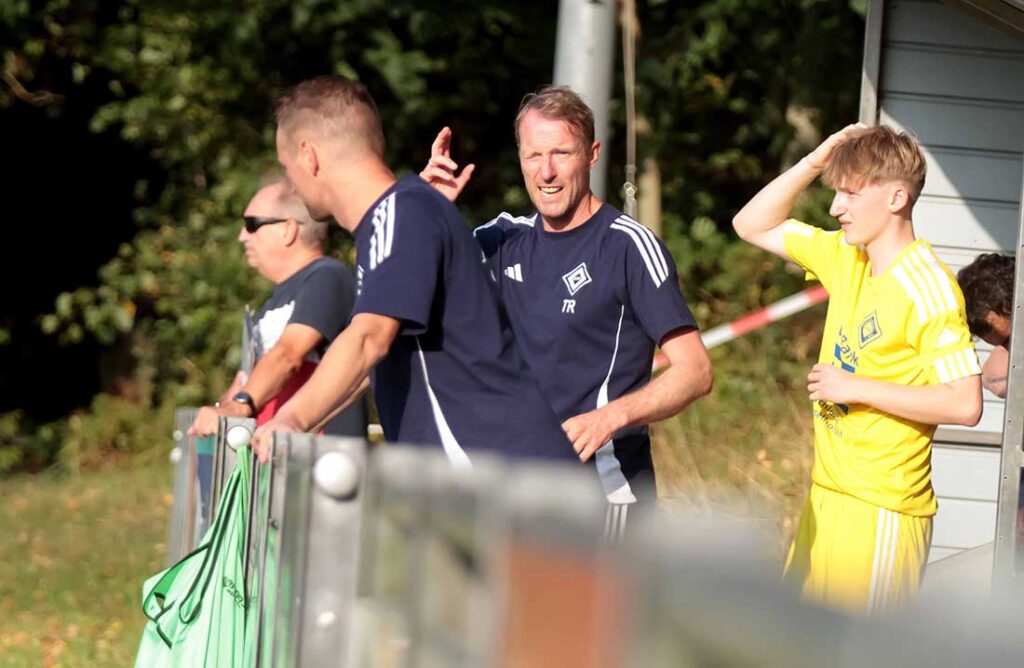Trainer Maik Gabriel vermisste den Osterrönfelder Derby-Geist gegen TuS Jevenstedt. © 2024 Ismail Yesilyurt Trainer Maik Gabriel vermisste den Osterrönfelder Derby-Geist gegen TuS Jevenstedt. © 2024 Ismail Yesilyurt