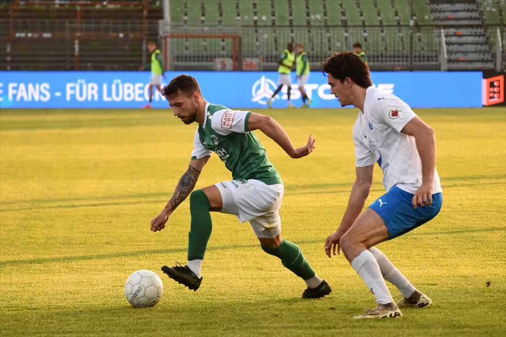 1:0-Torschütze Manuel Farrona Pulido (VfB Lübeck) gegen Alessio Arambasic (Lohne). © 2025 Olaf Wegerich 1-0-Torschütze Manuel Farrona Pulido (VfB Lübeck) gegen Alessio Arambasic (Lohne). © 2025 Olaf Wegerich