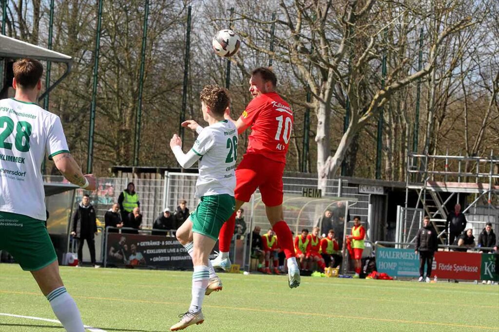 Julius Alt (Kilia Kiel) überspringt Paul Eberhardt (PSV Neumünster). © 2025 Ismail Yesilyurt Julius Alt (Kilia Kiel) überspringt Paul Eberhardt (PSV Neumünster). © 2025 Ismail Yesilyurt