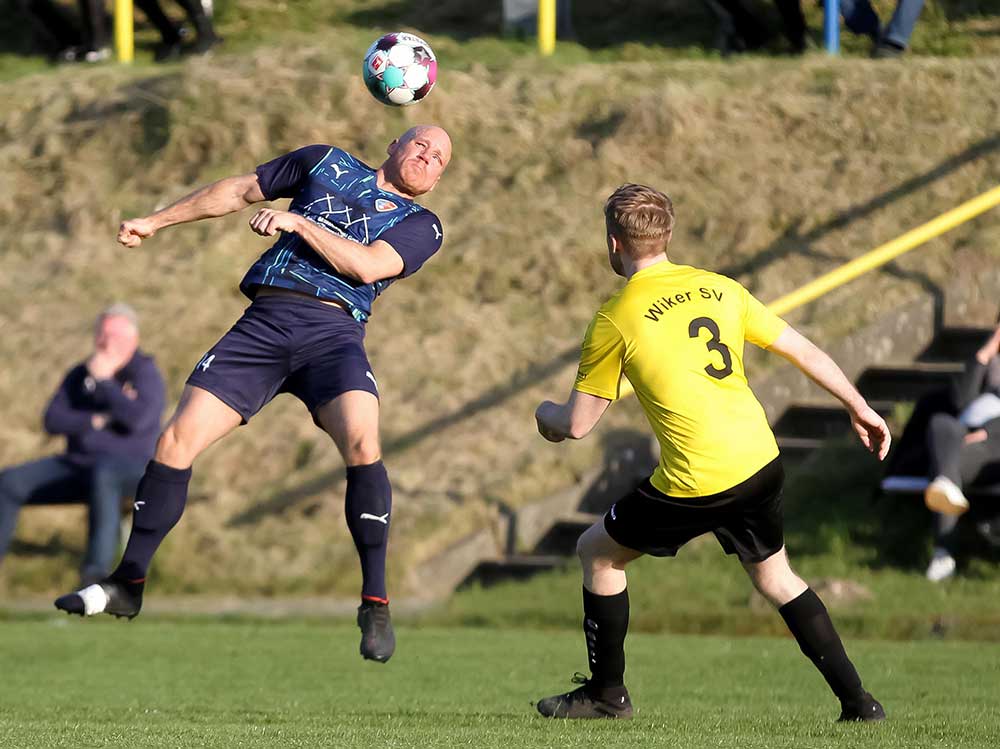 Jan-Olaf Muhs (li., Saxonia) gelang gegen die aufgerückte SSG-Defensive das 1:0 (Archivfoto). Quelle: Ismail Yesilyurt Jan-Olaf Muhs (li., Saxonia) gelang gegen die aufgerückte SSG-Defensive das 1:0 (Archivfoto). Quelle: Ismail Yesilyurt