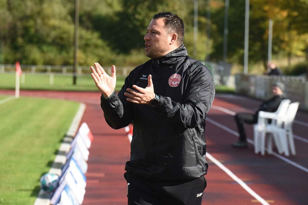 Chefcoach Florian Rammer hatte vor der Winterpause viel Freude an seiner Mannschaft. © 2022 Olaf Wegerich Chefcoach Florian Rammer hatte vor der Winterpause viel Freude an seiner Mannschaft. © 2022 Olaf Wegerich