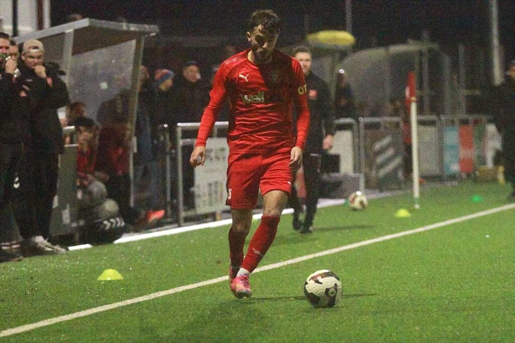 Drilon Trepca (Kilia Kiel) bekam die Rote Karte im Spiel gegen den SV Eichede. © 2026 Ismail Yesilyurt Drilon Trepca (Kilia Kiel) bekam die Rote Karte im Spiel gegen den SV Eichede. © 2026 Ismail Yesilyurt