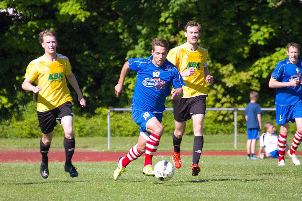 Florian Ziehmer (Preetzer TSV) im Punktspiel 2014 gegen den TSV Altenholz. © 2014 Ismail Yesilyurt Florian Ziehmer (Preetzer TSV) im Punktspiel 2014 gegen den TSV Altenholz. © 2014 Ismail Yesilyurt
