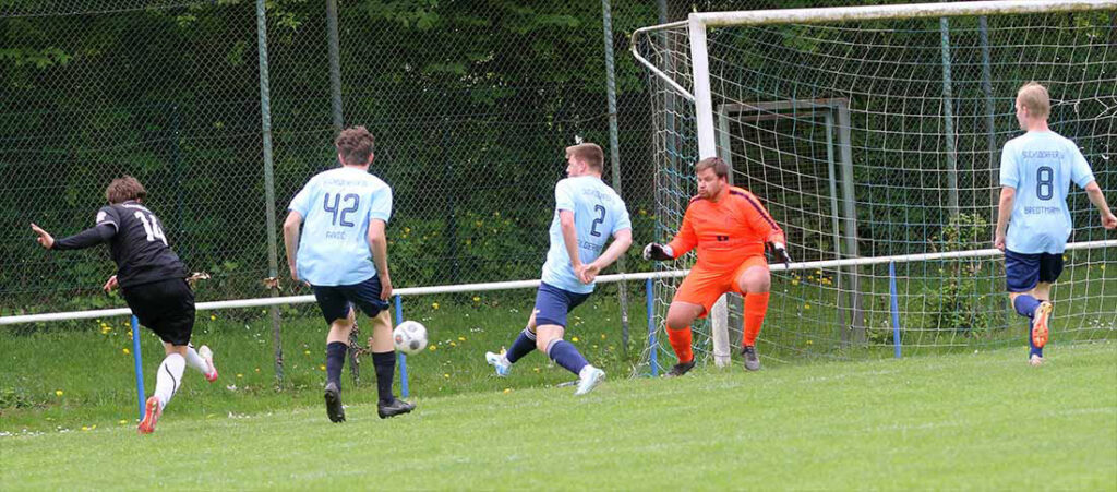 Das 1:1 durch Jannes Röschmann (Eckernförder SV Ii) beim Suchsdorfer SV. © 2025 Ismail Yesilyurt Das 1:1 durch Jannes Röschmann (Eckernförder SV Ii) beim Suchsdorfer SV. © 2025 Ismail Yesilyurt