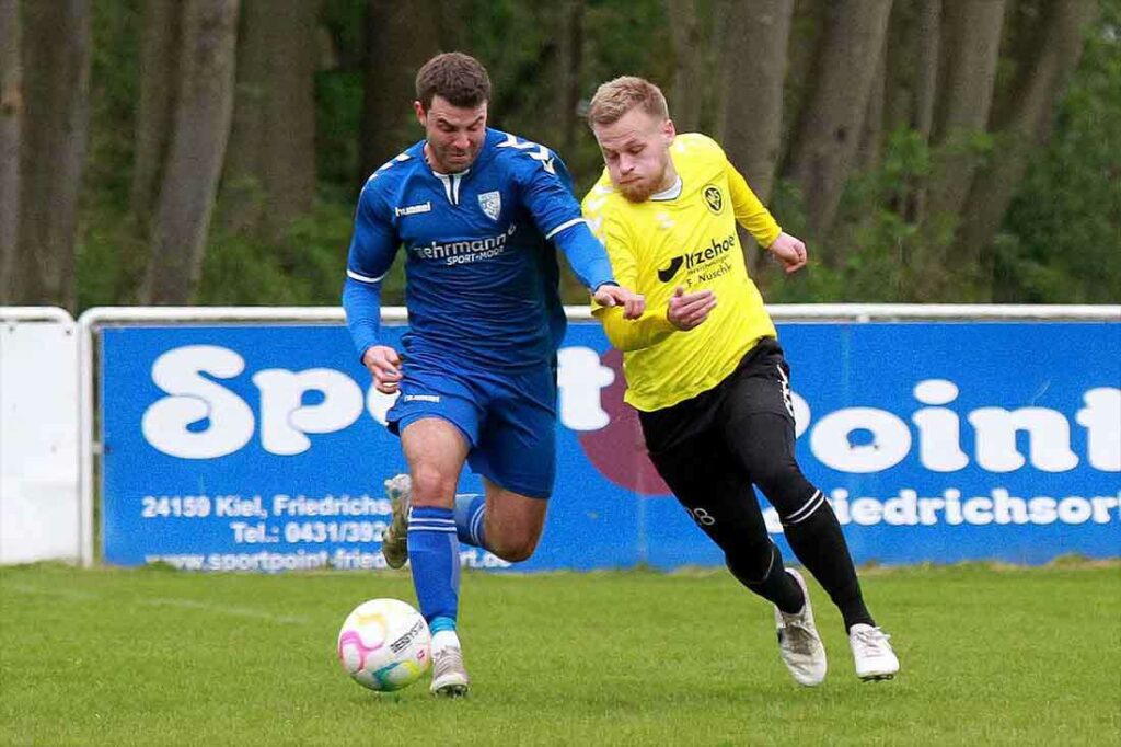 Thilo Schmidt (li., TSV Plön) machte den Anfang. Rechts Alexander Theel (Wiker SV). © 2023 Ismail Yesilyurt Thilo Schmidt (li., TSV Plön) machte den Anfang. Rechts Alexander Theel (Wiker SV). © 2023 Ismail Yesilyurt