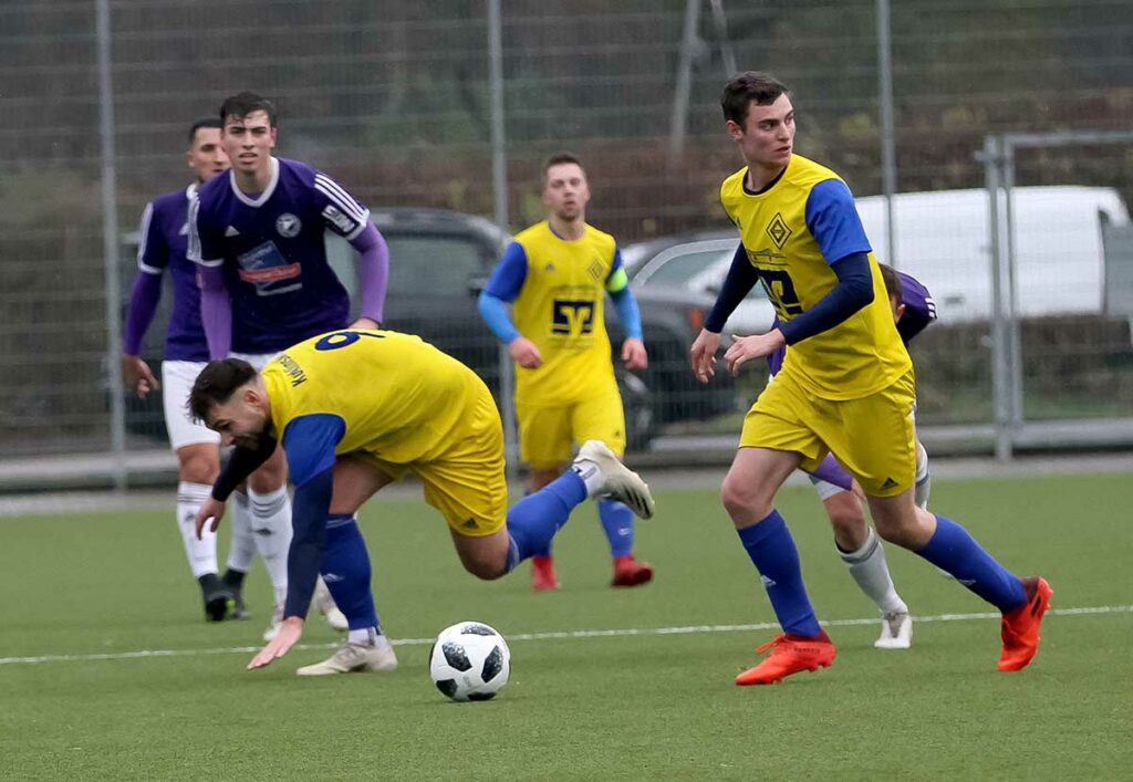 Felix Struck (am Ball) ist mit drei Tore Haupteigner am 4:1-Erfolg. © 2022 Ismail Yesilyurt Felix Struck (am Ball) ist mit drei Tore Haupteigner am 4:1-Erfolg. © 2022 Ismail Yesilyurt