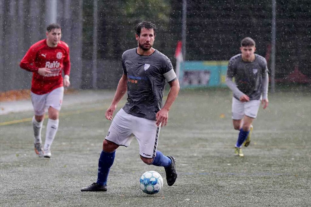 Kapitän Sören Balk (TSV Plön), hier im Hinspiel, hatte eine große Ausgleichschance. © 2023 Ismail Yesilyurt Kapitän Sören Balk (TSV Plön), hier im Hinspiel, hatte eie große Ausgleichschance. © 2023 Ismail Yesilyurt