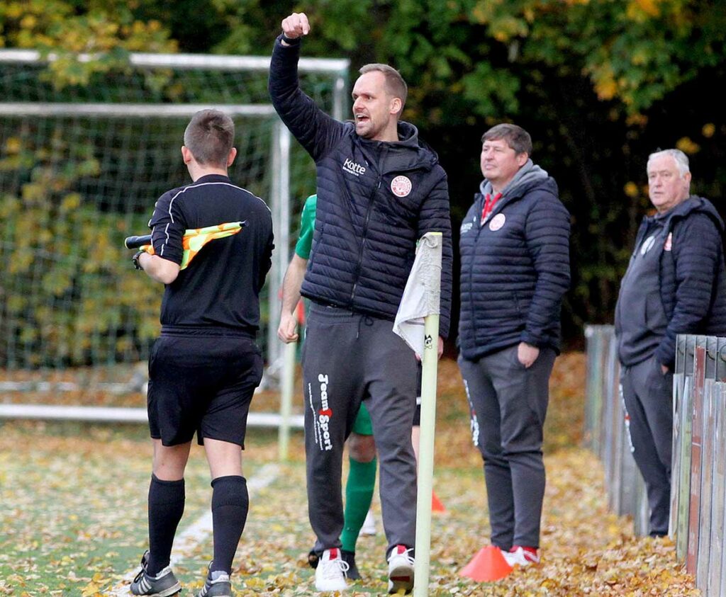 Bordesholms Coach Björn Sörensen steht mit seiner Elf vor einem erfolgreichen Jahresabschluss. Bordesholms Coach Björn Sörensen steht mit seiner Elf vor einem erfolgreichen Jahresabschluss © Ismail Yesilyurt