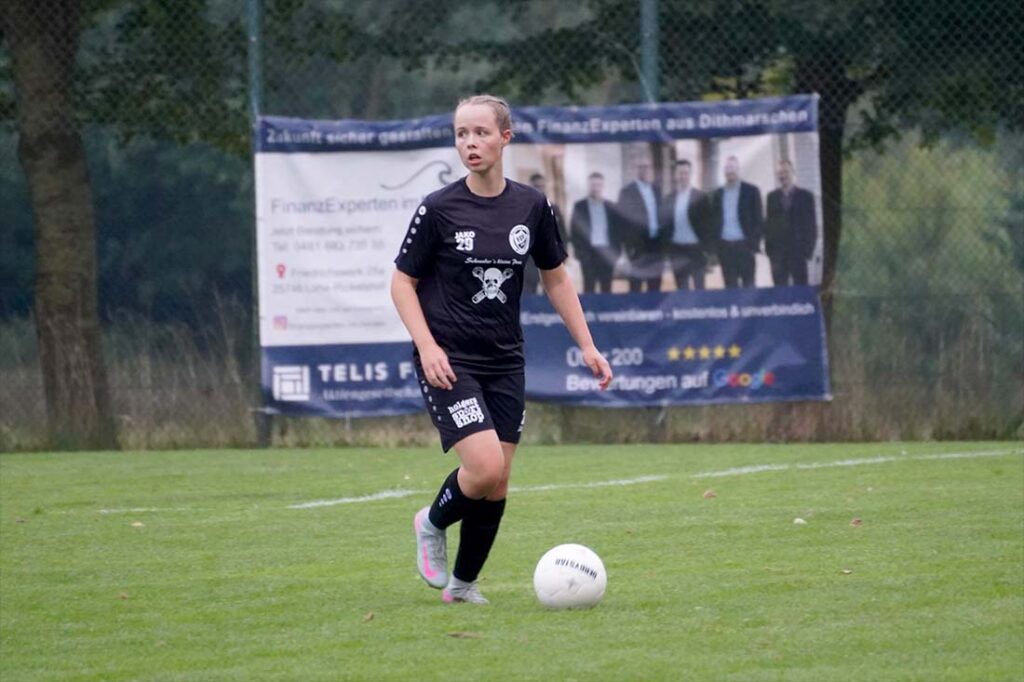 Newcomerin und jüngste Spielerin. Sara Kunte kam aus Lohe zum FSV. © FSV Farnewinkel-Nindorf Newcomerin und jüngste Spielerin. Sara Kunte kam aus Lohe zum FSV. © FSV Farnewinkel-Nindorf