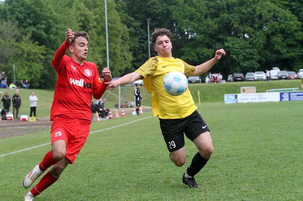 Simon Haasis (Wiker SV) gegen Drilon Trepca (li., Kilia Kiel). © 2025 Ismail Yesilyurt Simon Haasis (Wiker SV) gegen Drilon Trepca (li., Kilia Kiel). © 2025 Ismail Yesilyurt