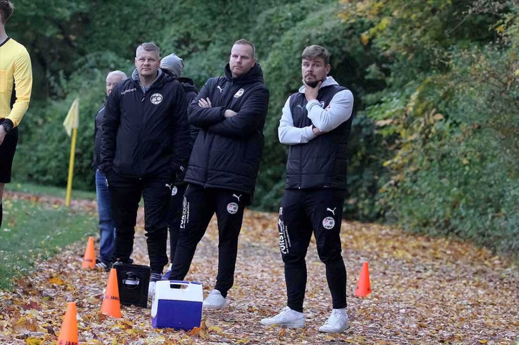 Das Trainer-Team der SG Sarau-Bosau. Rechts Tony Böhme. © 2024 Ismail Yesilyurt