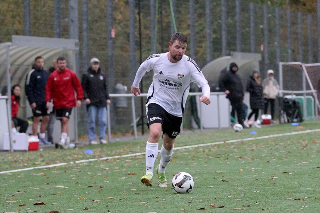 Wertvoller Assist mit einer Flanke von Matteo Morawe (TSV Kronshagen) zum Golden Goal. © 2025 Ismail Yesilyurt Wertvoller Assist mit einer Flanke von Matteo Morawe (TSV Kronshagen) zum Golden Goal. © 2025 Ismail Yesilyurt