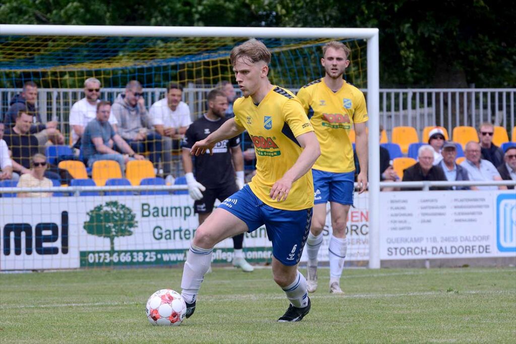 Pavel Erfmann (SV Todesfelde) funktionierte besser als Schnittstelle auf der Sechs als zuletzt. © 2026 Olaf Wegerich