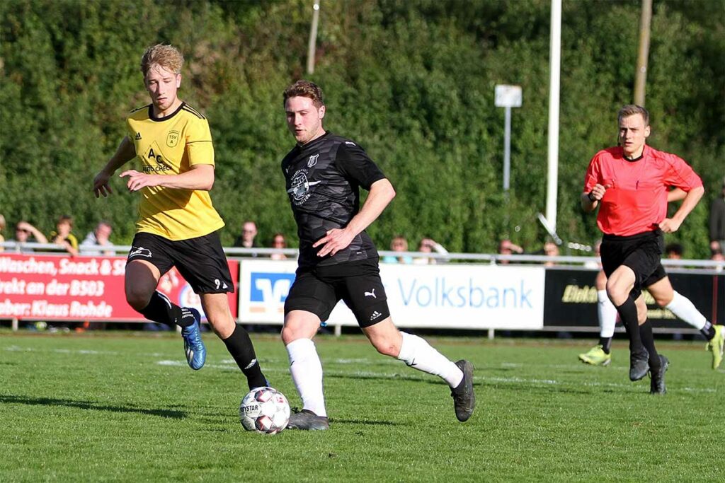Ole Altendorf, gegen den Altenholzer Sören Schnoor (li.) hätte der Matchwinner werden können.