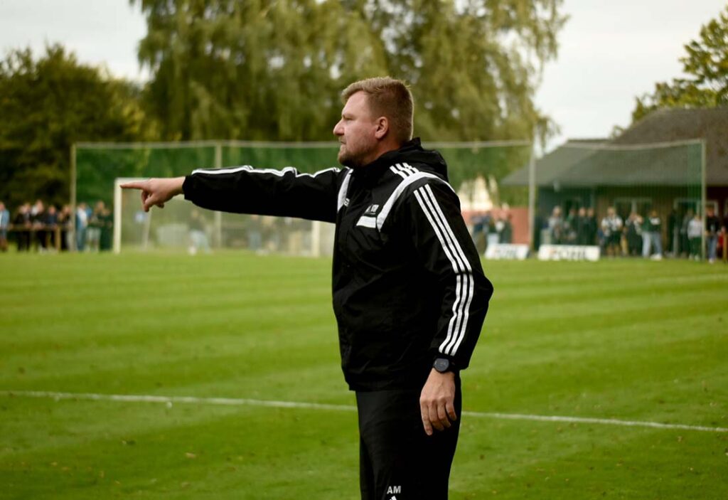 Trainer Arend Müller (MTSV Hohenwestedt). © 2025 Olaf Wegerich Arend Müller hat nun das alleinige Kommando beim MTSV übernommen. © 2025 Olaf Wegerich