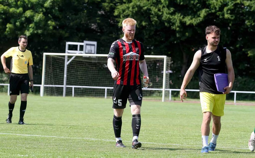 Jark Decker (TSV Kropp) in der Aufstiegsrelegation beim 1. FC Phönix Lübeck II. © 2025 Ismail Yesilyurt Jark Decker (TSV Kropp) in der Aufstiegsrelegation beim 1. FC Phönix Lübeck II. © 2025 Ismail Yesilyurt